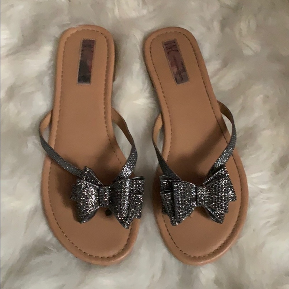 INC BOW FLIP FLOPS